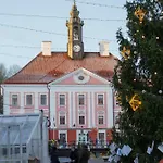 Apartment Karlova Two & Free Parking For Two Cars *