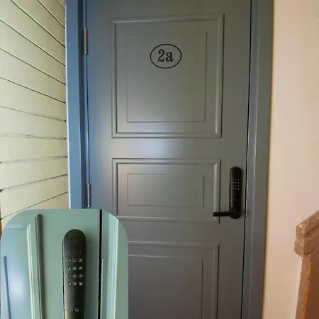 Side-By-Side Two Apartments & Free Parking For Two Cars