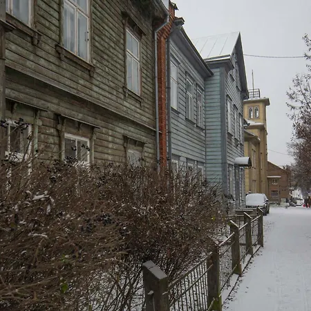 Side-By-Side Two Apartments & Free Parking For Two Cars Korter *
