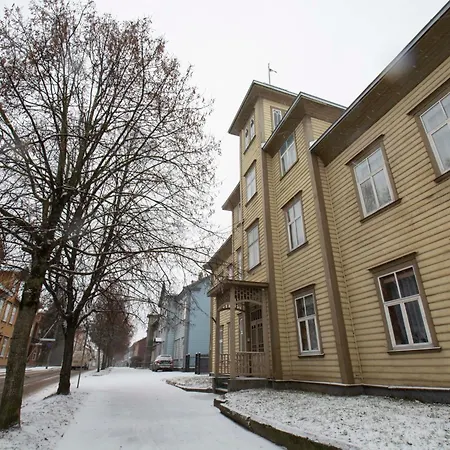 Side-By-Side Two Apartments & Free Parking For Two Cars Apartment