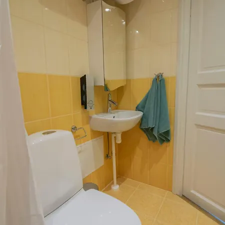 Side-By-Side Two Apartments & Free Parking For Two Cars Apartment *