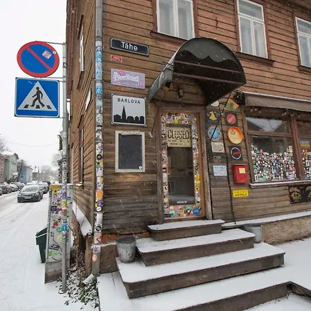 Side-By-Side Two Apartments & Free Parking For Two Cars
