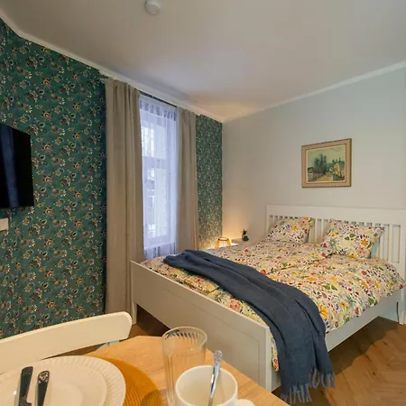 Side-By-Side Two Apartments & Free Parking For Two Cars