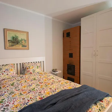 Side-By-Side Two Apartments & Free Parking For Two Cars *
