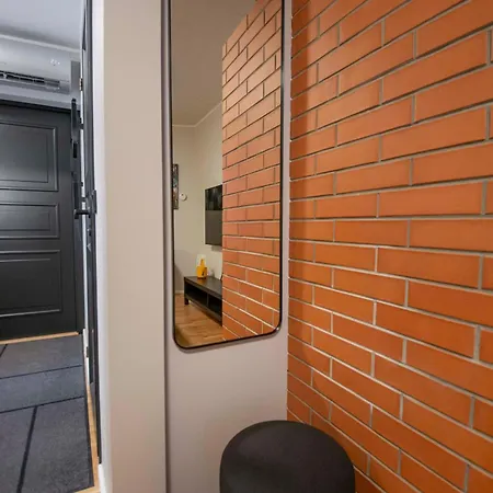 Side-By-Side Two Apartments & Free Parking For Two Cars Korter *