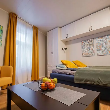 Apartment Karlovaidyll For Groups - 2 In The Same House Free Parking