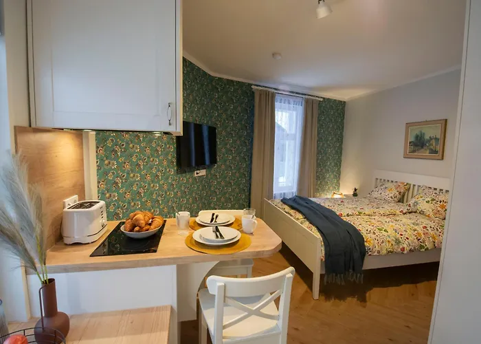 Karlovaidyll For Groups - 2 In The Same House Free Parking